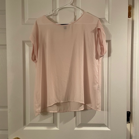 Forever 21 Tops - Forever 21 Soft Pink Cuffed Blouse Medium